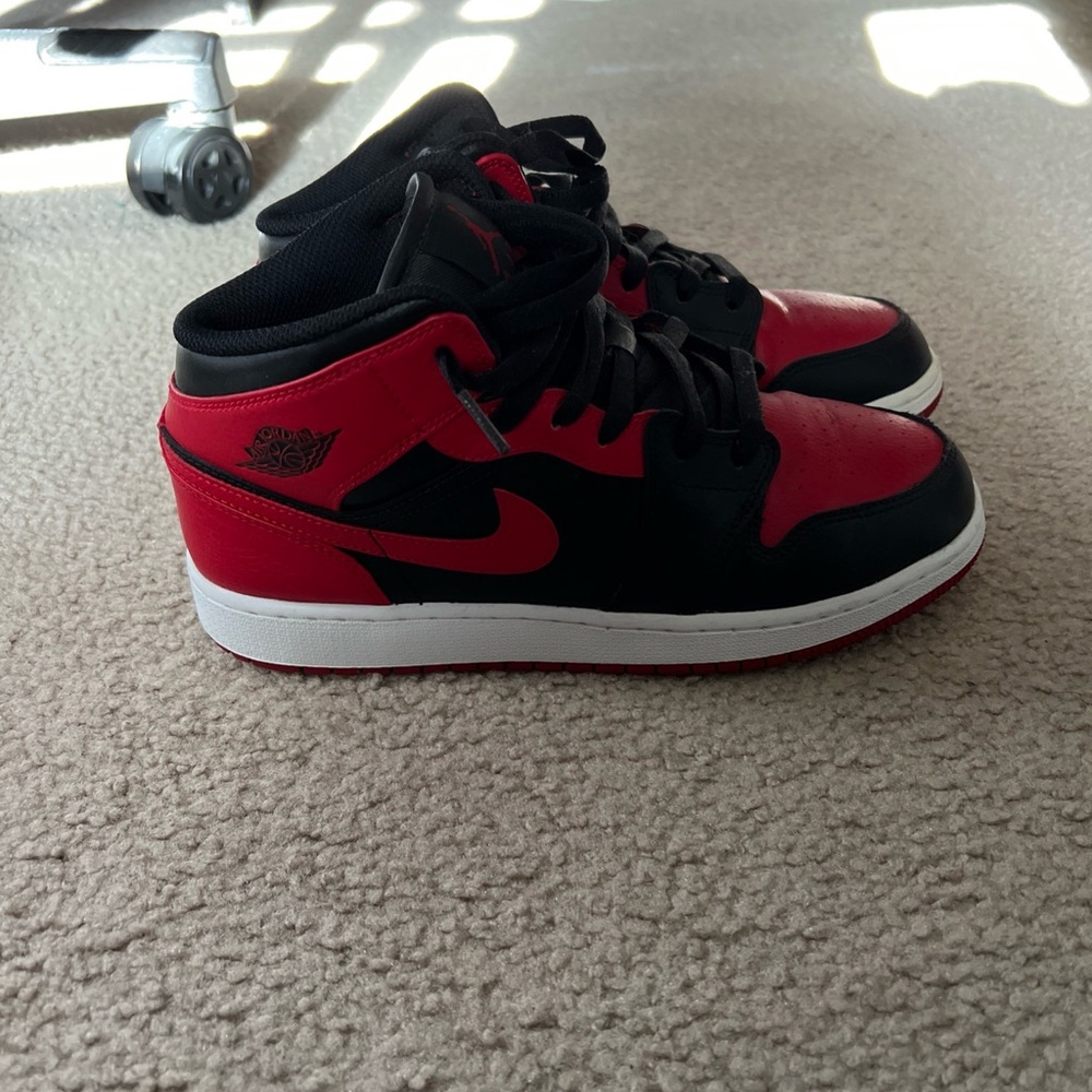 Nike Air Jordan 1 Mid Banned 2020 Bred (size 7Y) Men’s size 7